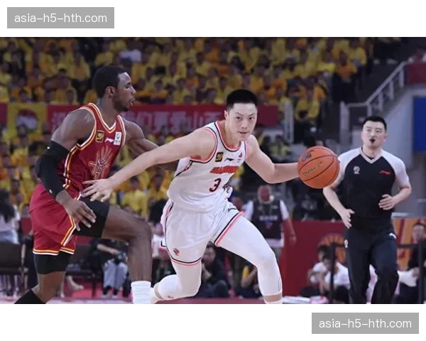 CBA半决赛：广东男篮绝地反击，将总比分扳成2-2平